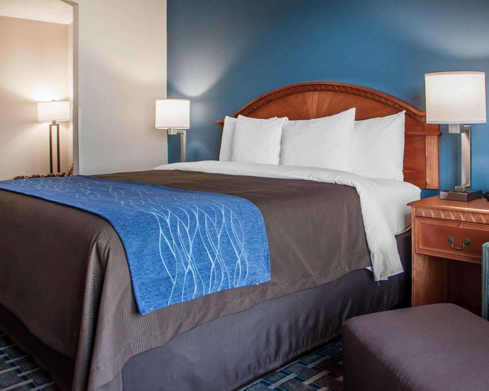 Express & By Ihg Hotel 3*
