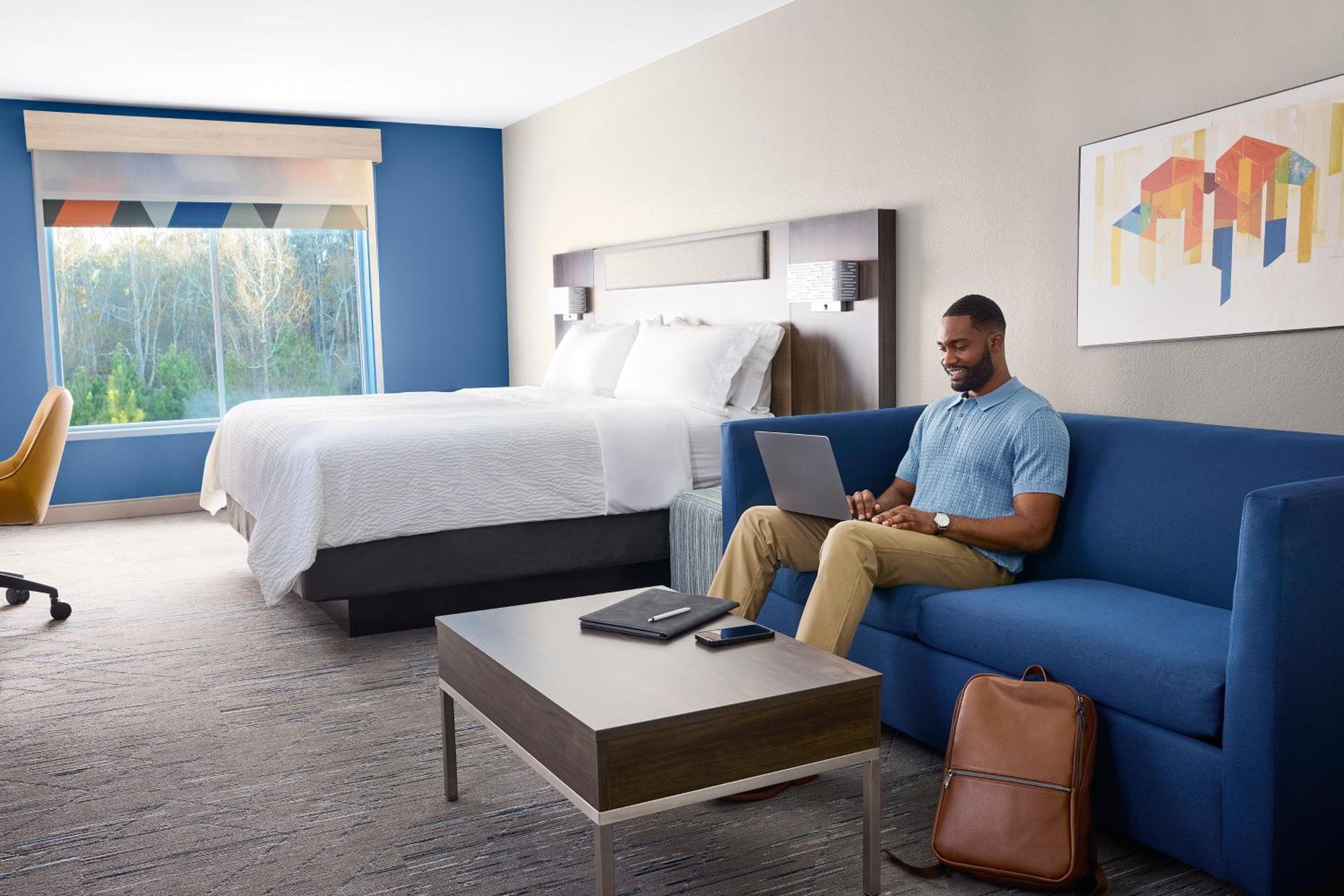 Express & By Ihg Hotel 3*